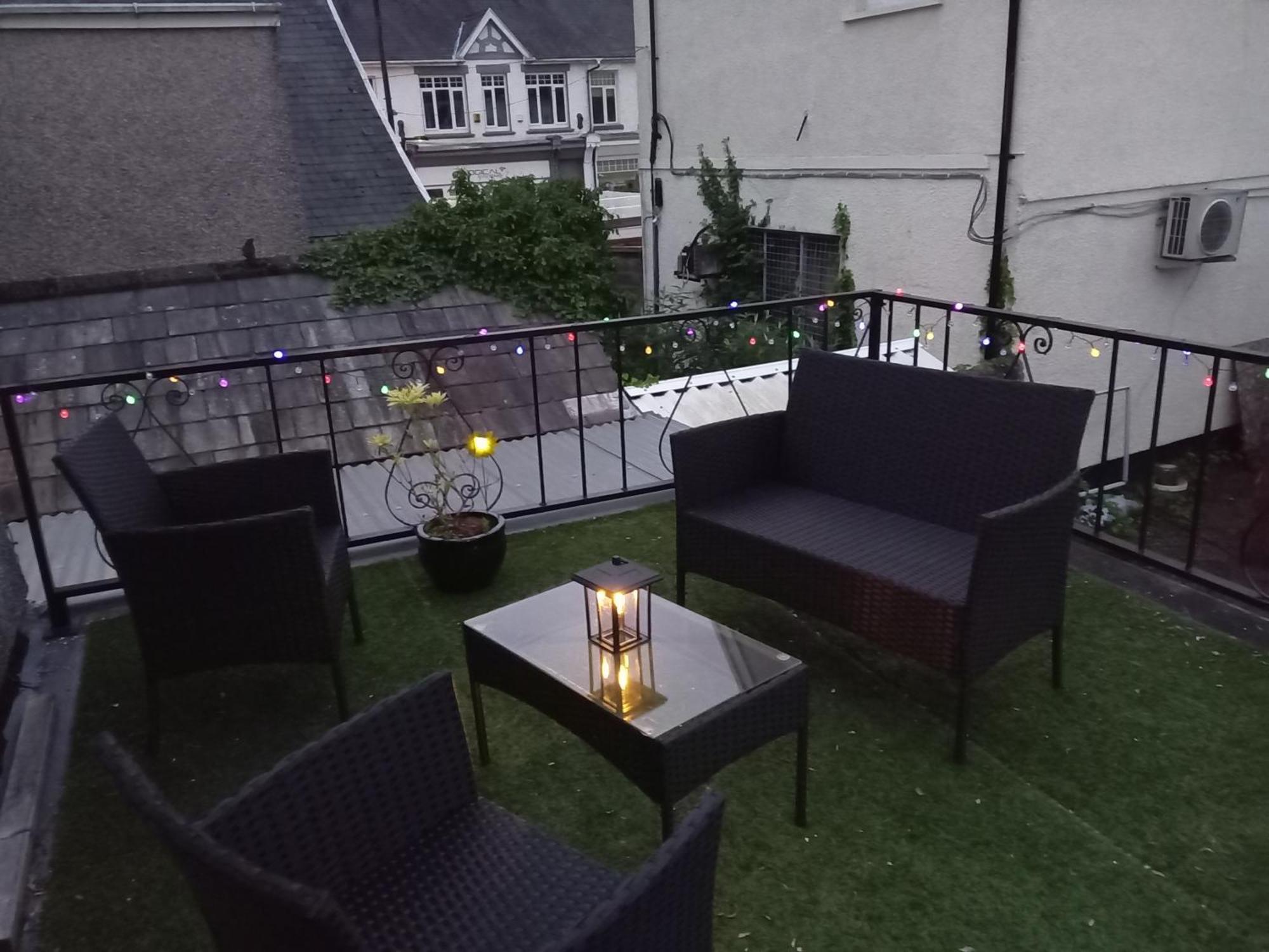 Large 2 Bed Holiday Let In Central Ystradgynlais Exterior photo